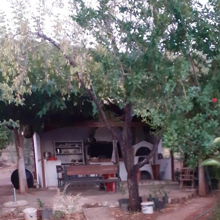 A Modern Farmhouse With Big Garden Trápeza Kültér fotó
